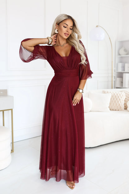 682-3 SOLENNE Langes schimmerndes Kleid mit Ausschnitt und Ärmel - dunkelbordeaux