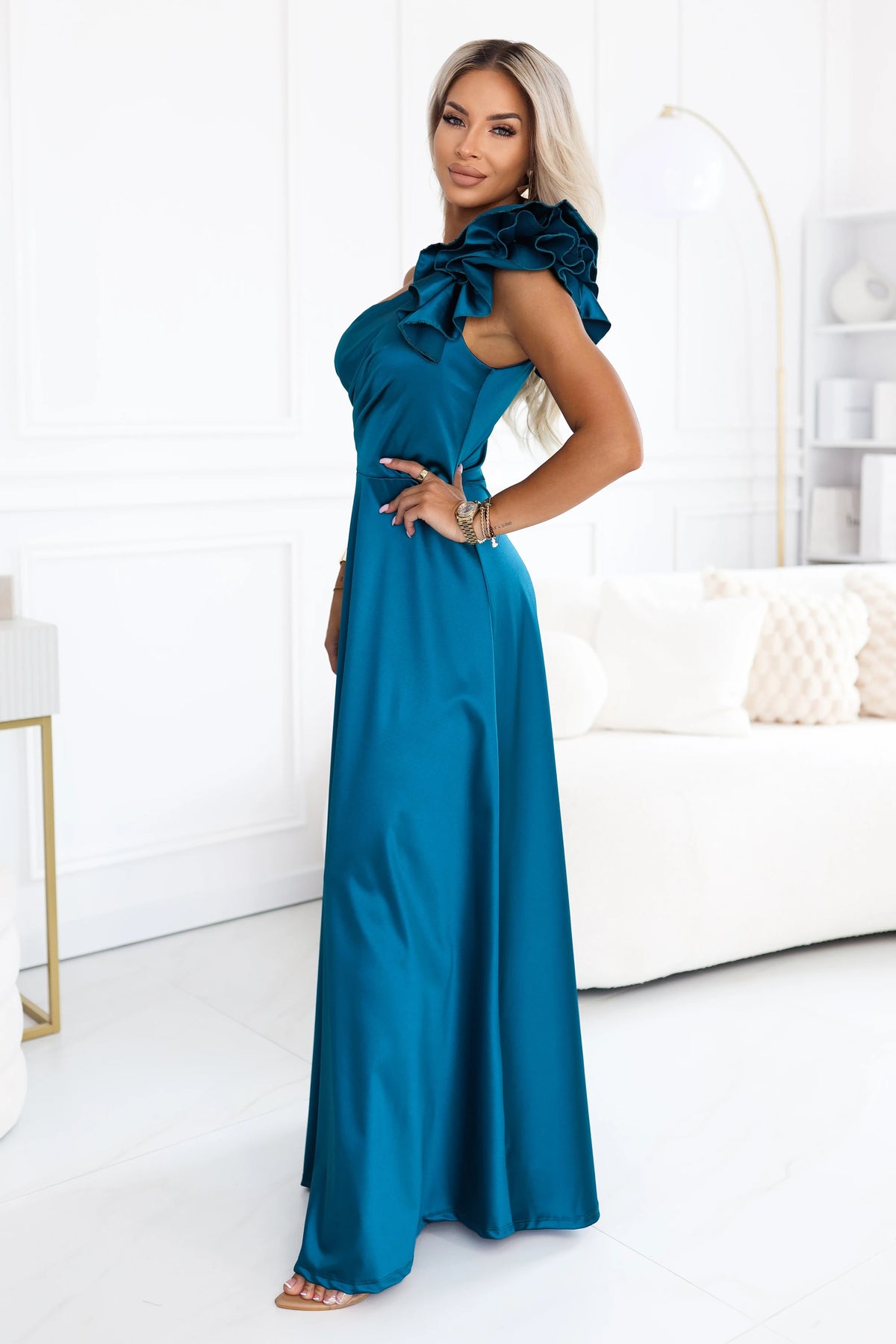 685-2 Satin-Abend-Maxikleid mit einer Schulter und dekorativem Volant - meergrün