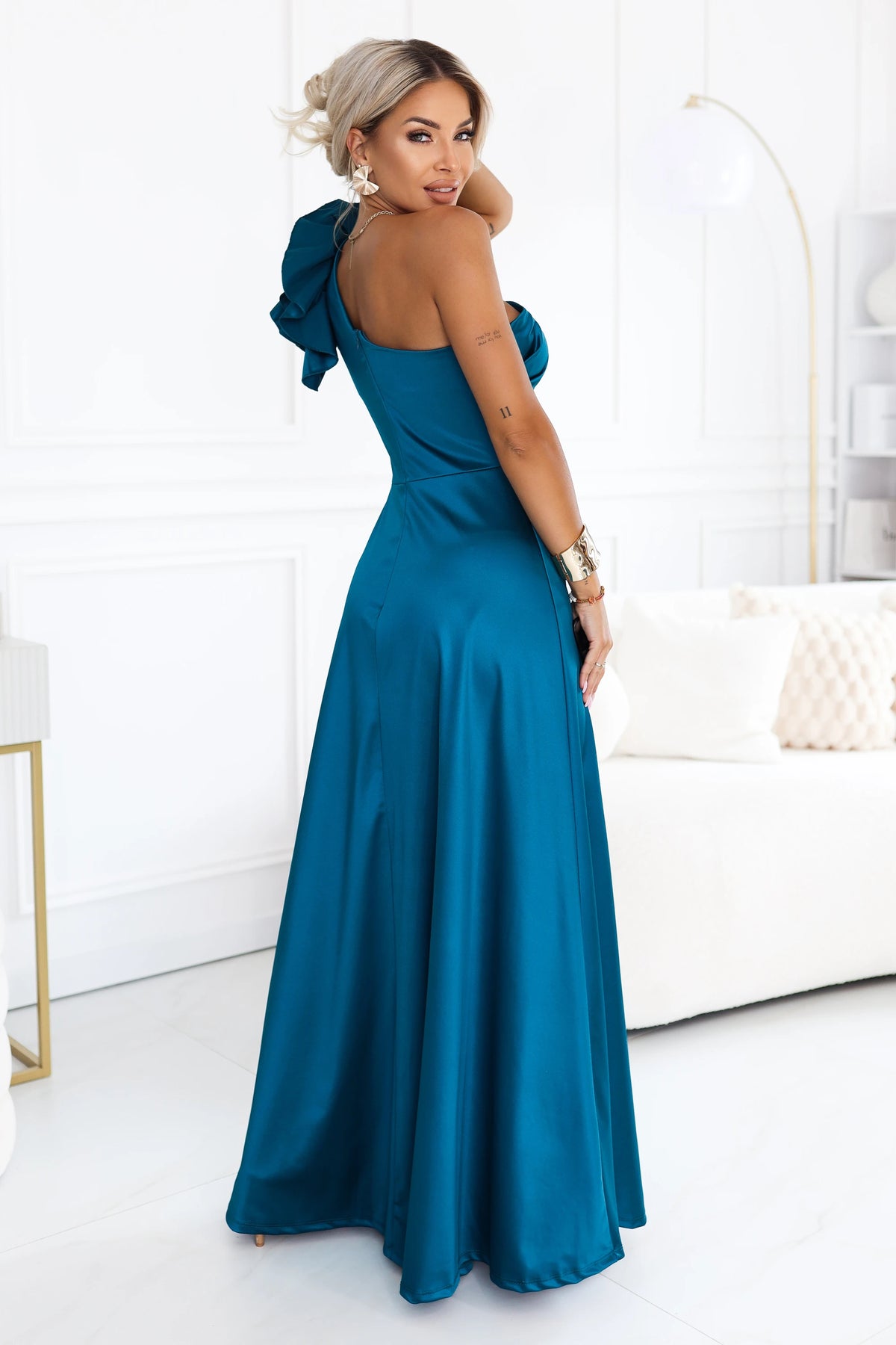 685-2 Satin-Abend-Maxikleid mit einer Schulter und dekorativem Volant - meergrün