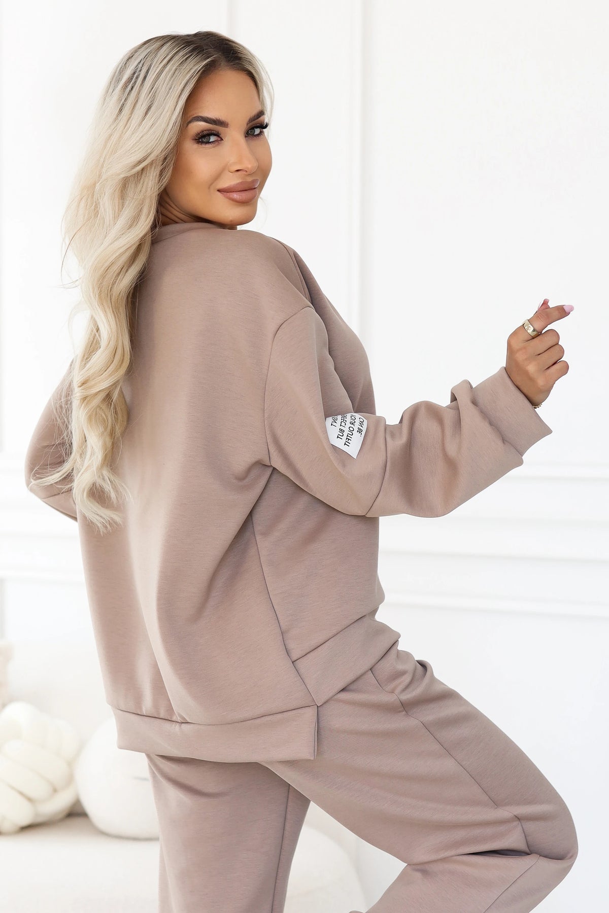 689-1 Damen-Jogginganzug mit Oversize-Sweatshirt und Hose mit Bindeband - Cappuccino