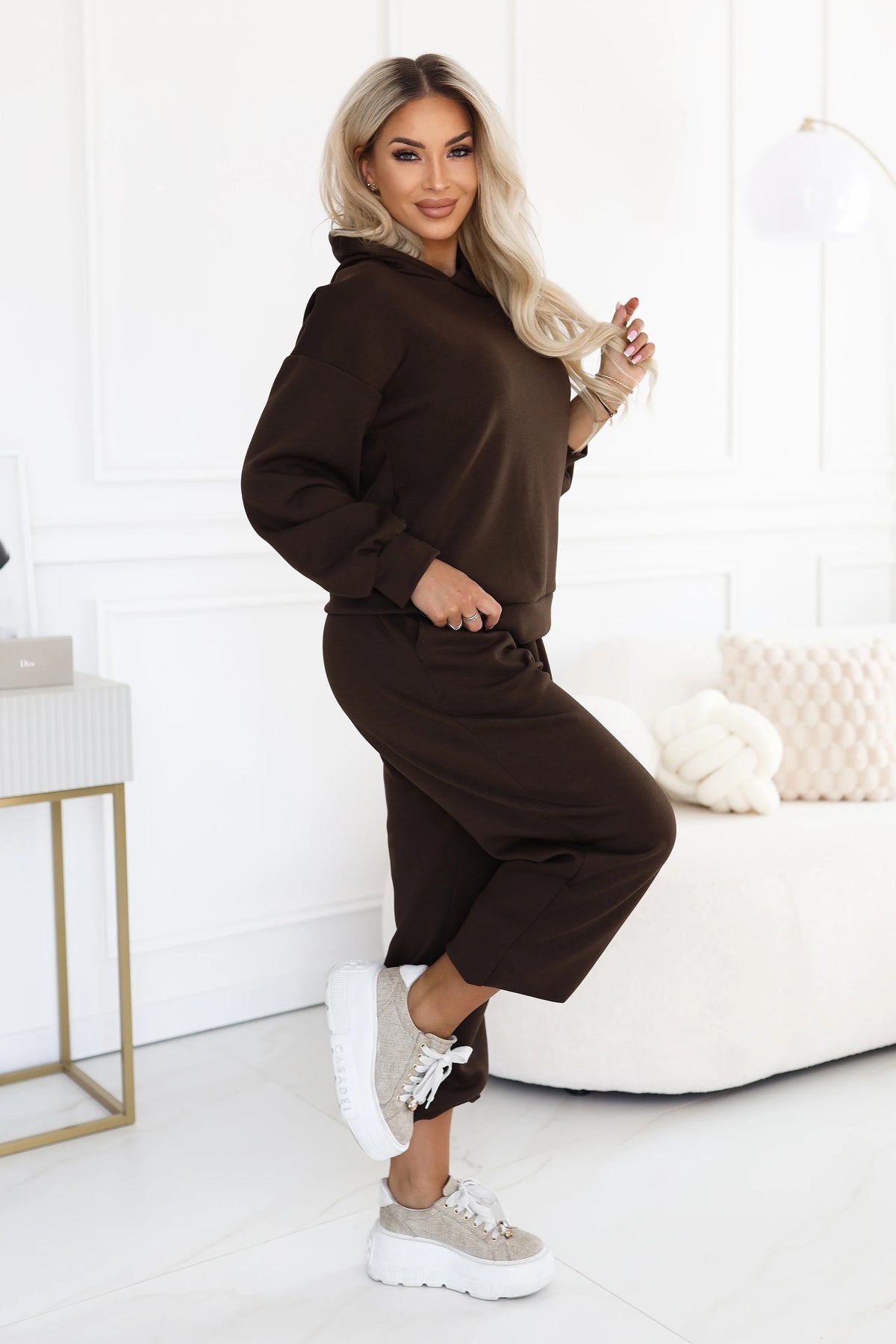 690-1 Damen-Jogginganzug mit Kapuzenpullover und lockerer Hose - Schokoladenbraun