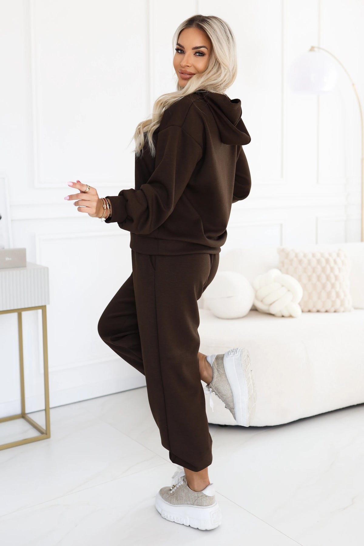 690-1 Damen-Jogginganzug mit Kapuzenpullover und lockerer Hose - Schokoladenbraun