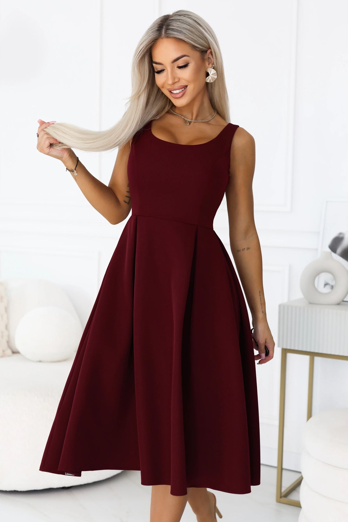 695-1 ALVA Ausgestelltes Midikleid mit breiten Trägern