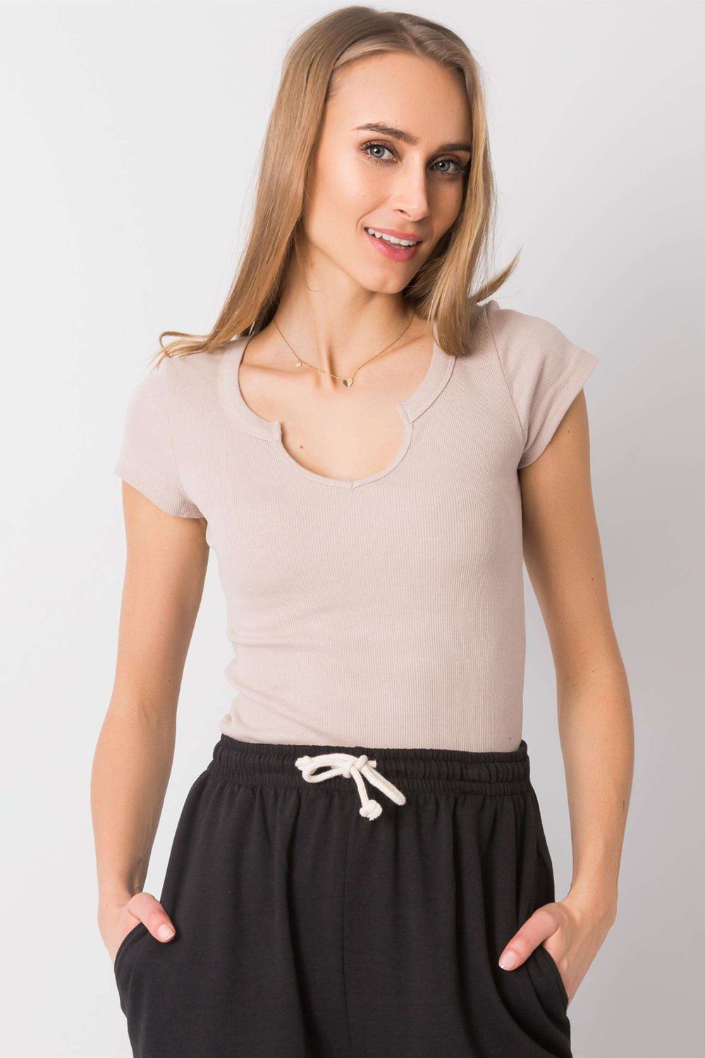 T-shirt model 167540 and Bella