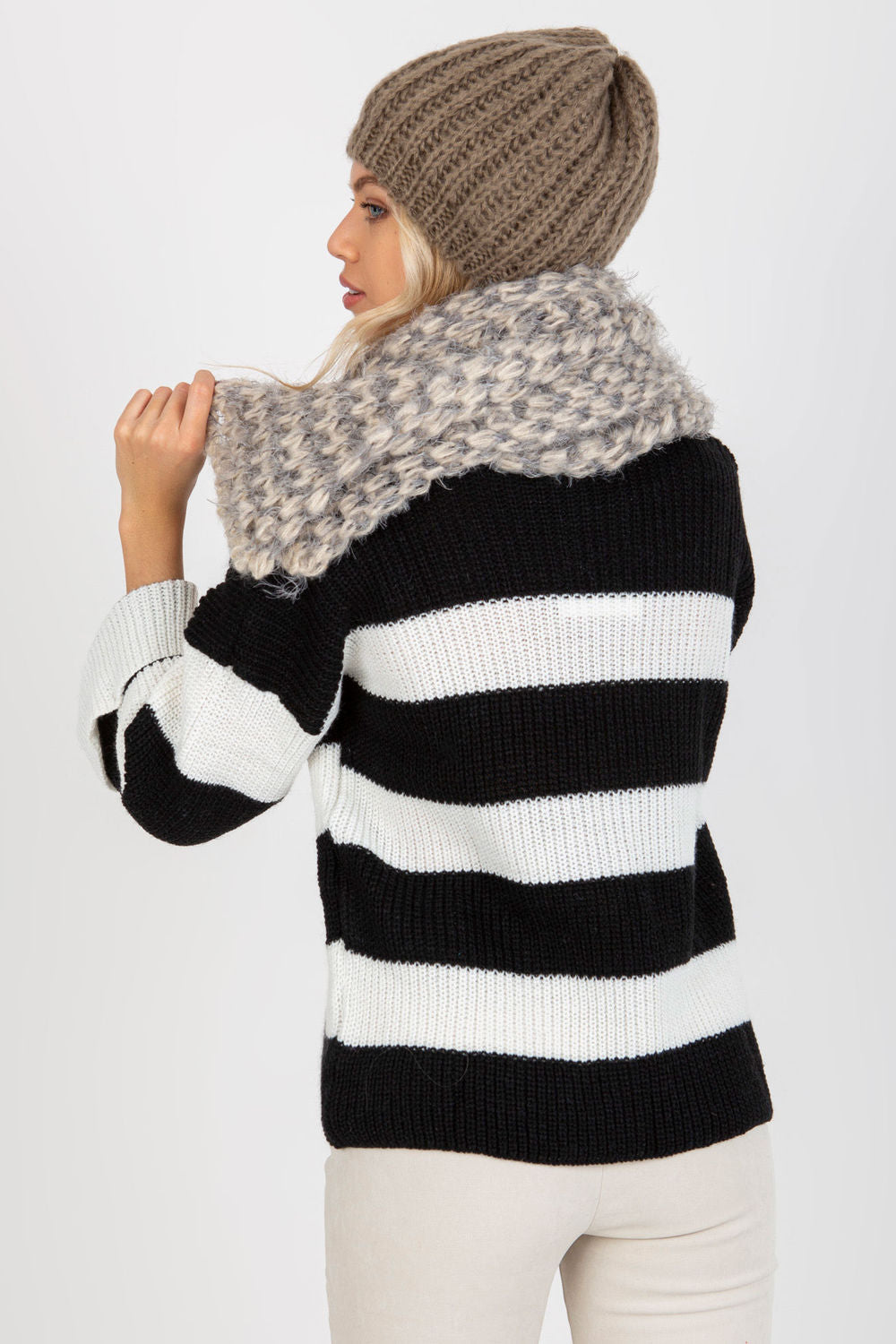 Scarf model 174877 AT