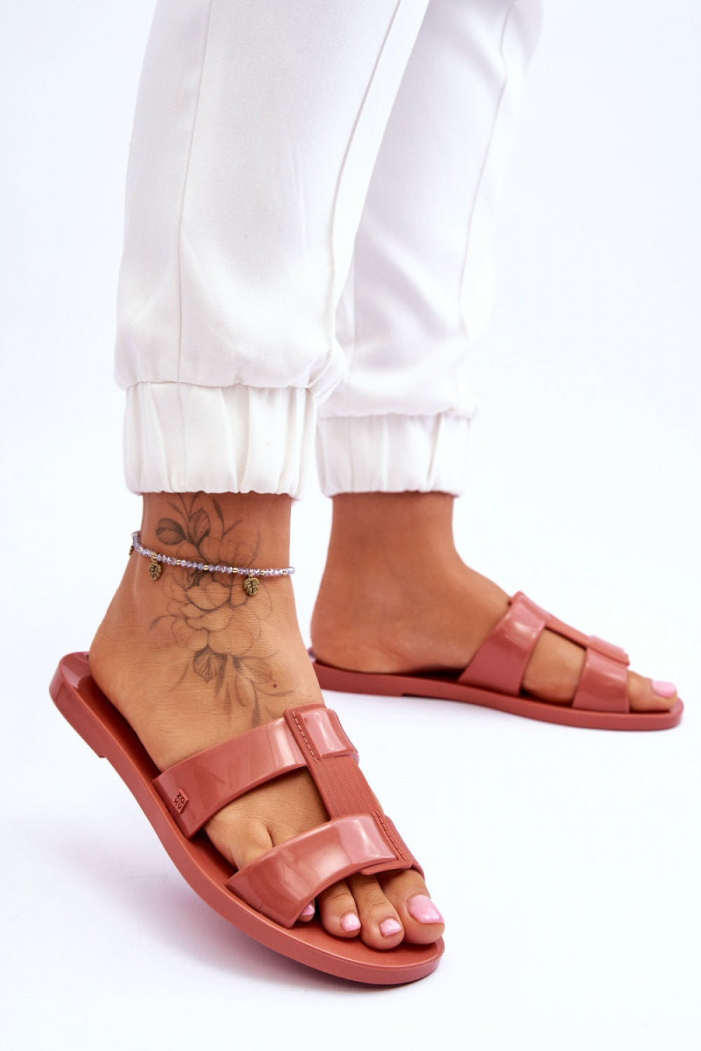 Slippers model 178354 Step in style