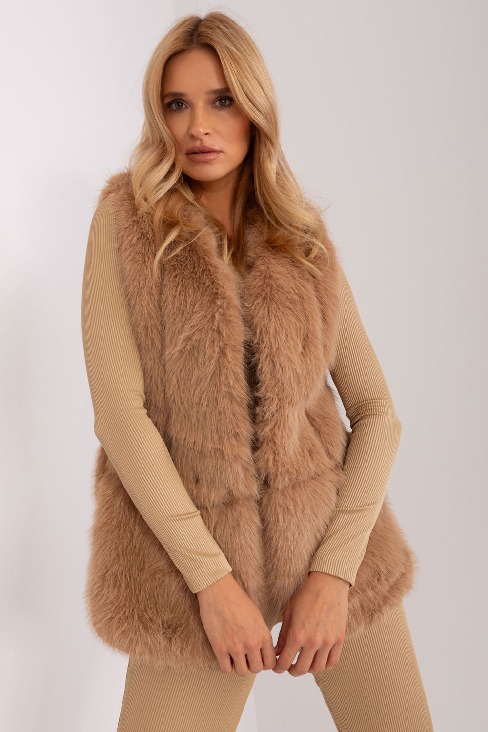 Vest model 186704 AT