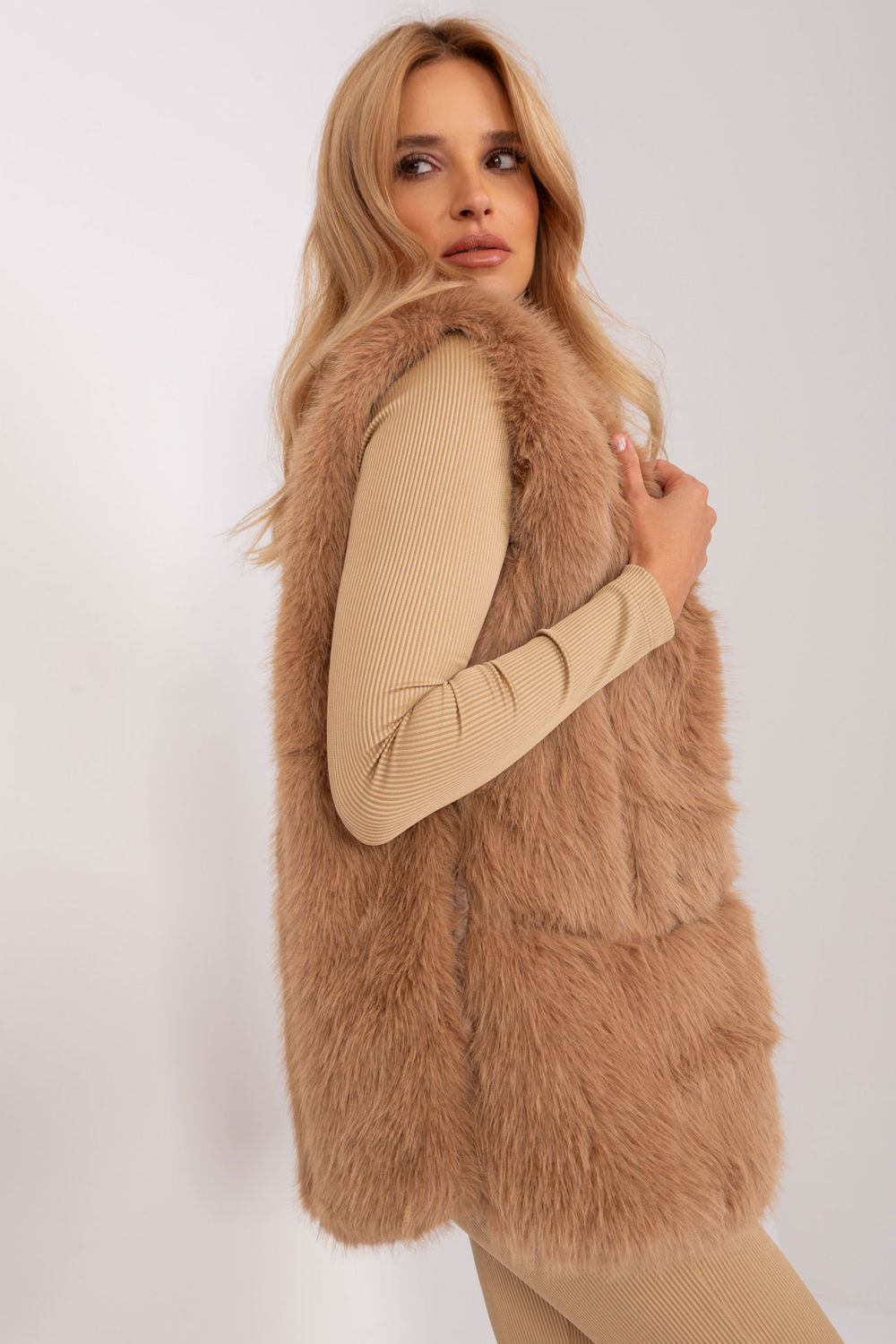 Vest model 186704 AT